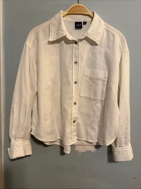 GAP Button-Down Pocket Shirt. More white than the photos. Worn once.